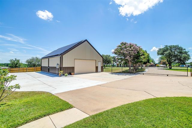100 Palomino Court, Cresson, TX 76035