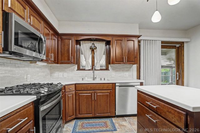 502 W 43rd Street, Sand Springs, OK 74063