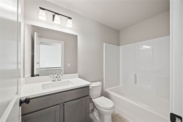 209 S Valley View Drive, Norwalk, IA 50211