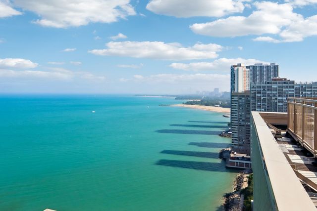 6301 N Sheridan Road 14M, Chicago, IL 60660