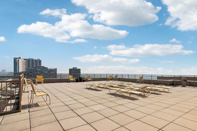 6301 N Sheridan Road 14M, Chicago, IL 60660