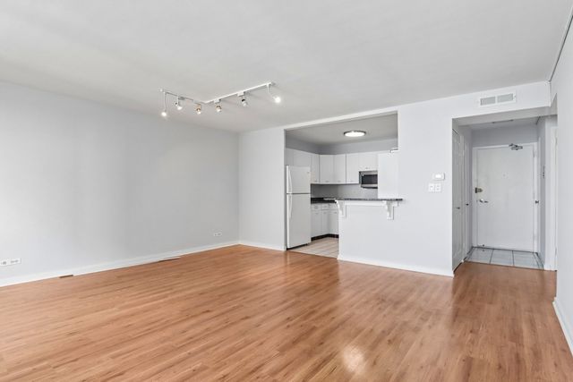 6301 N Sheridan Road 14M, Chicago, IL 60660