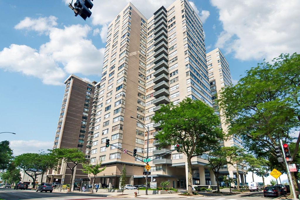 6301 N Sheridan Road 14M, Chicago, IL 60660