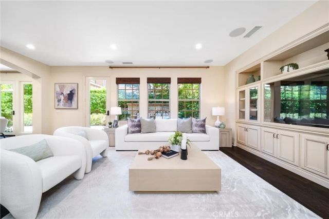 37 Triple Leaf, Irvine, CA 92620