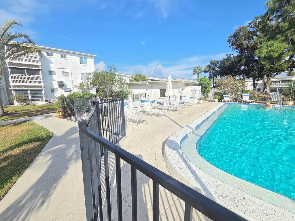 Image 6 of property listing at 5925 TODD STREET D21, Bradenton, FL 34207