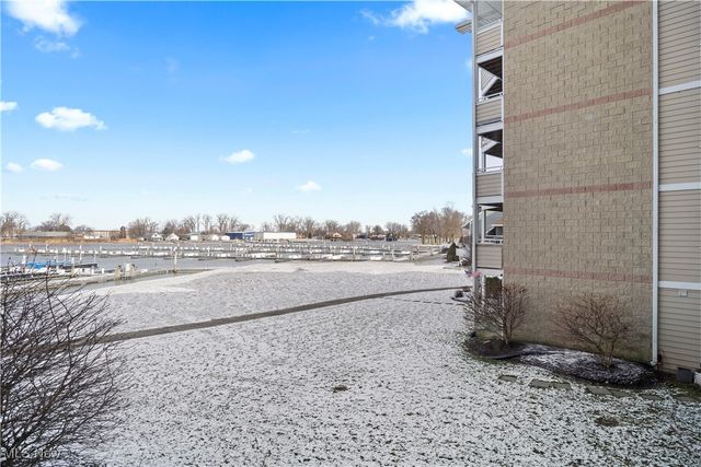 32 Marina Point Drive, Sandusky, OH 44870