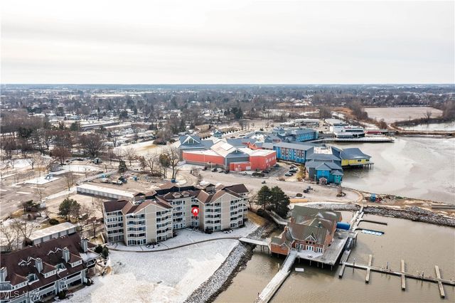 32 Marina Point Drive, Sandusky, OH 44870