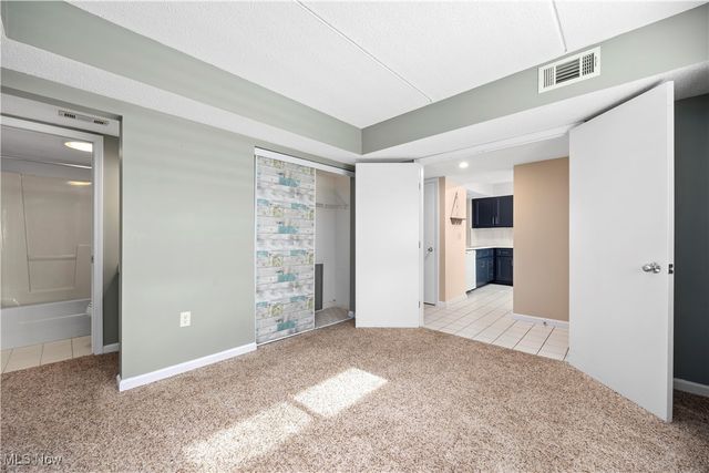 32 Marina Point Drive, Sandusky, OH 44870