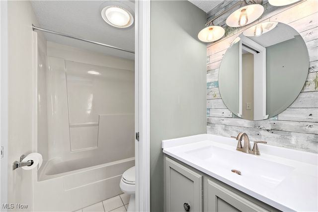 32 Marina Point Drive, Sandusky, OH 44870