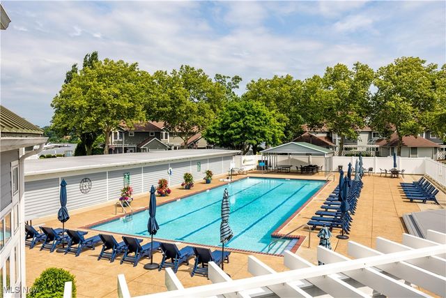 32 Marina Point Drive, Sandusky, OH 44870