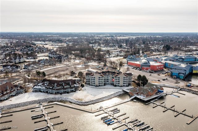 32 Marina Point Drive, Sandusky, OH 44870