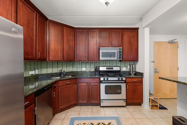 656 Pearson Street 403C, Des Plaines, IL 60016