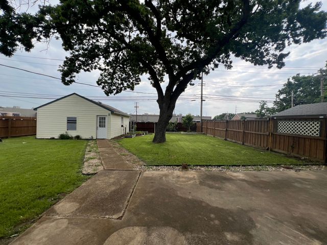 344 S Shore Place, Lewisville, TX 75067