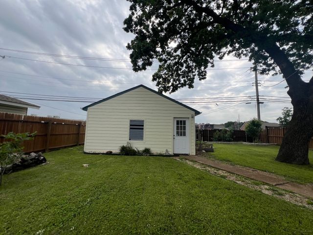 344 S Shore Place, Lewisville, TX 75067