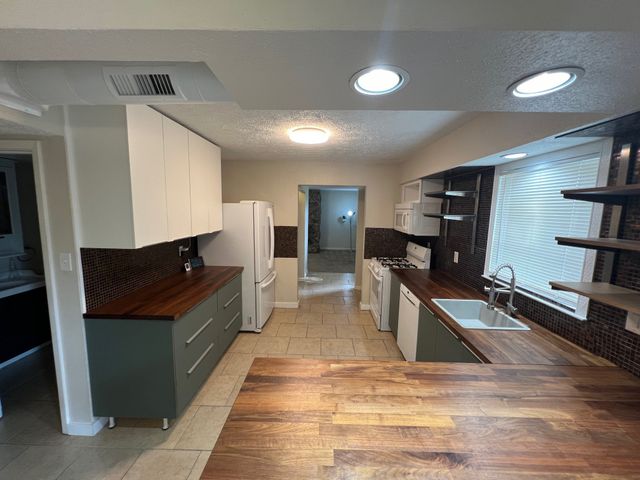 344 S Shore Place, Lewisville, TX 75067