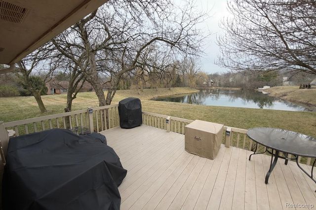 35531 Heritage Lane, Farmington, MI 48335