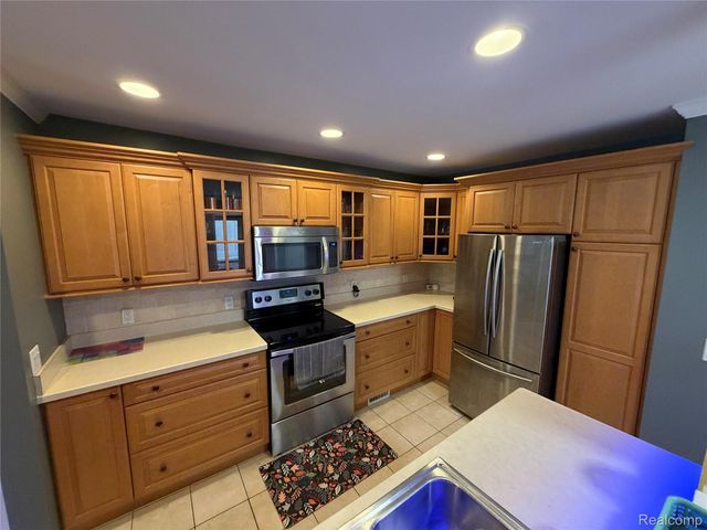 35531 Heritage Lane, Farmington, MI 48335