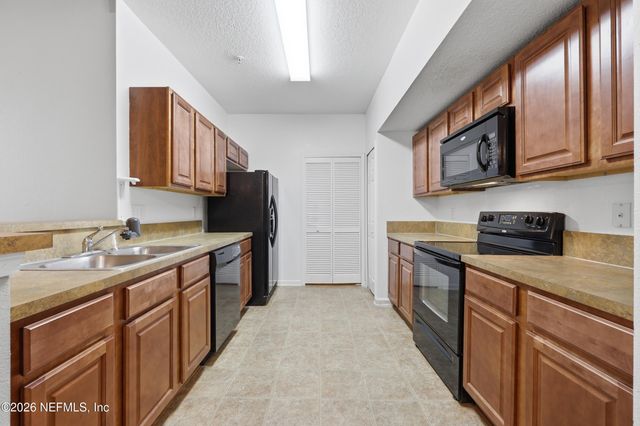 3680 KIRKPATRICK Circle 4, Jacksonville, FL 32210