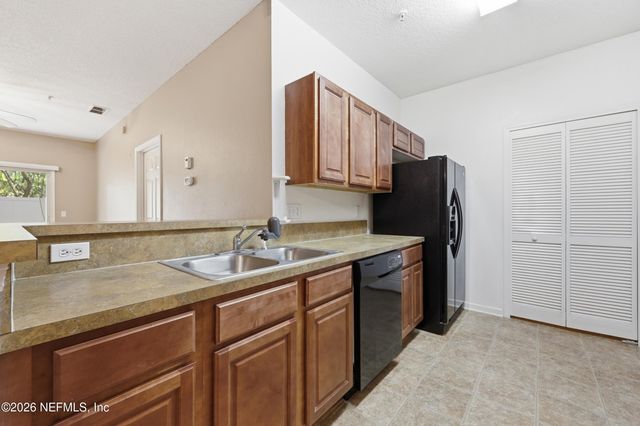 3680 KIRKPATRICK Circle 4, Jacksonville, FL 32210