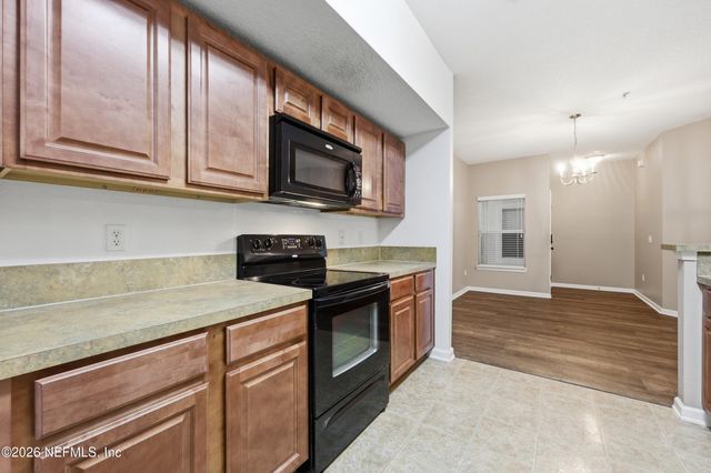 3680 KIRKPATRICK Circle 4, Jacksonville, FL 32210