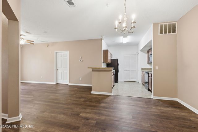 3680 KIRKPATRICK Circle 4, Jacksonville, FL 32210