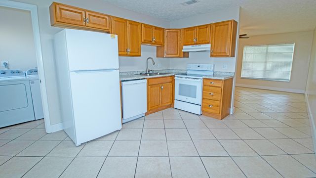 8755 SE Hobe Ridge Avenue, Hobe Sound, FL 33455