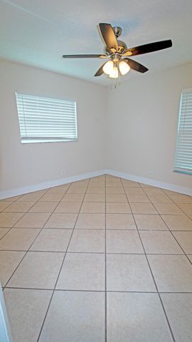 8755 SE Hobe Ridge Avenue, Hobe Sound, FL 33455