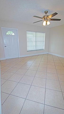 8755 SE Hobe Ridge Avenue, Hobe Sound, FL 33455
