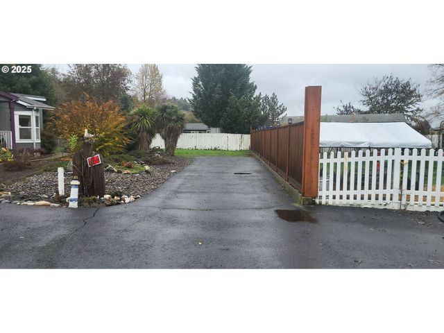 1316 SUNNY Ct, Sutherlin, OR 97479