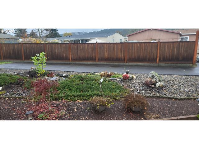 1316 SUNNY Ct, Sutherlin, OR 97479