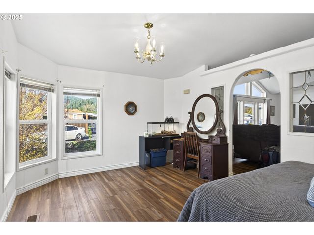 1316 SUNNY Ct, Sutherlin, OR 97479