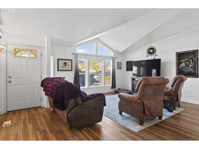 1316 SUNNY Ct, Sutherlin, OR 97479