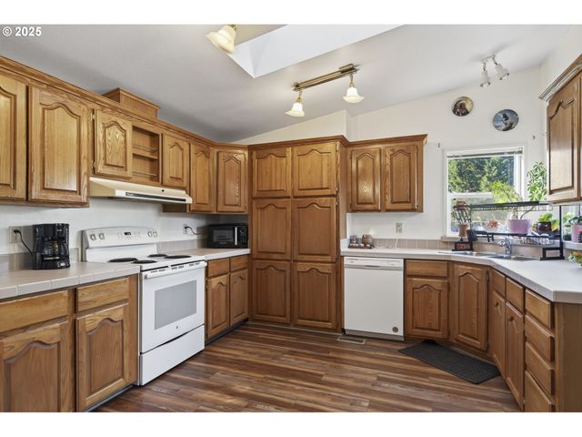 1316 SUNNY Ct, Sutherlin, OR 97479