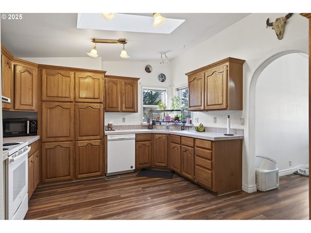 1316 SUNNY Ct, Sutherlin, OR 97479