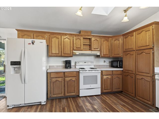 1316 SUNNY Ct, Sutherlin, OR 97479