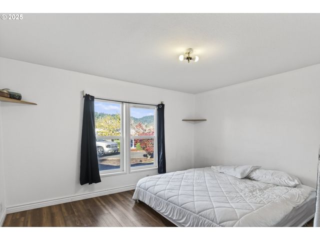 1316 SUNNY Ct, Sutherlin, OR 97479