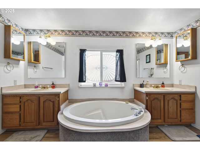 1316 SUNNY Ct, Sutherlin, OR 97479