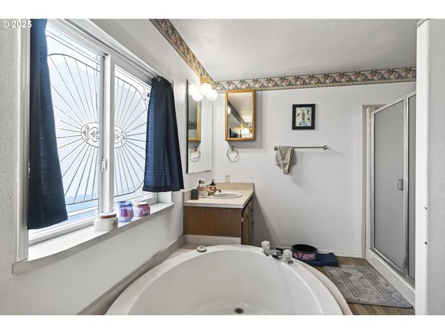 1316 SUNNY Ct, Sutherlin, OR 97479