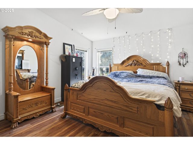 1316 SUNNY Ct, Sutherlin, OR 97479