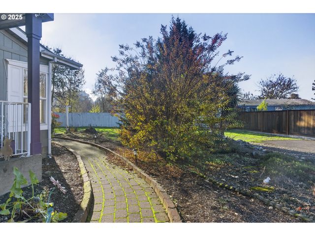 1316 SUNNY Ct, Sutherlin, OR 97479