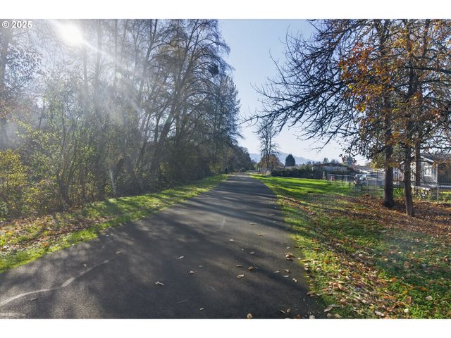 1316 SUNNY Ct, Sutherlin, OR 97479