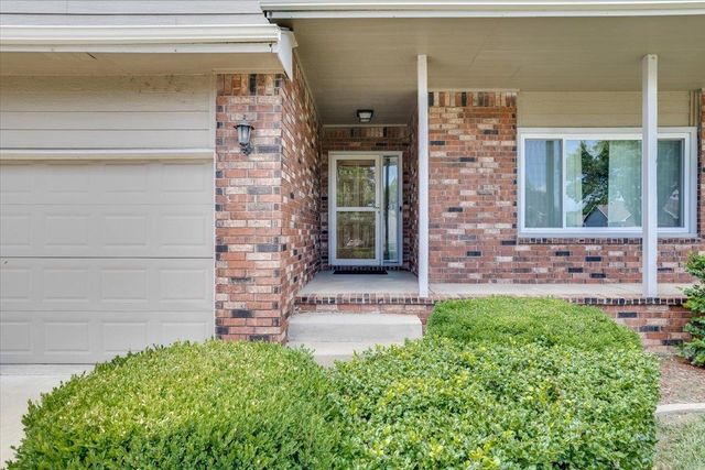 133 N Parkdale Ct, Wichita, KS 67212