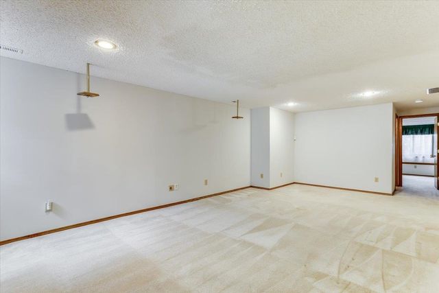 133 N Parkdale Ct, Wichita, KS 67212
