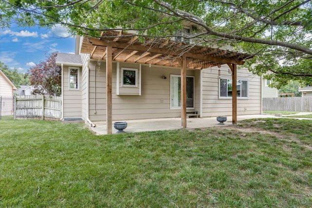 133 N Parkdale Ct, Wichita, KS 67212
