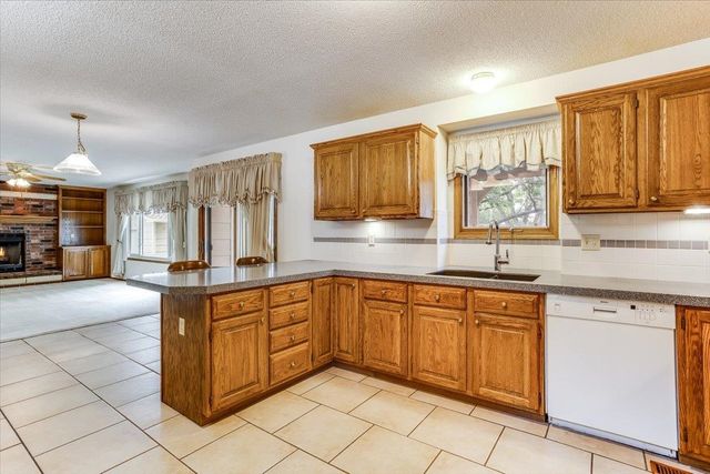 133 N Parkdale Ct, Wichita, KS 67212
