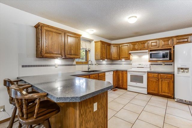133 N Parkdale Ct, Wichita, KS 67212