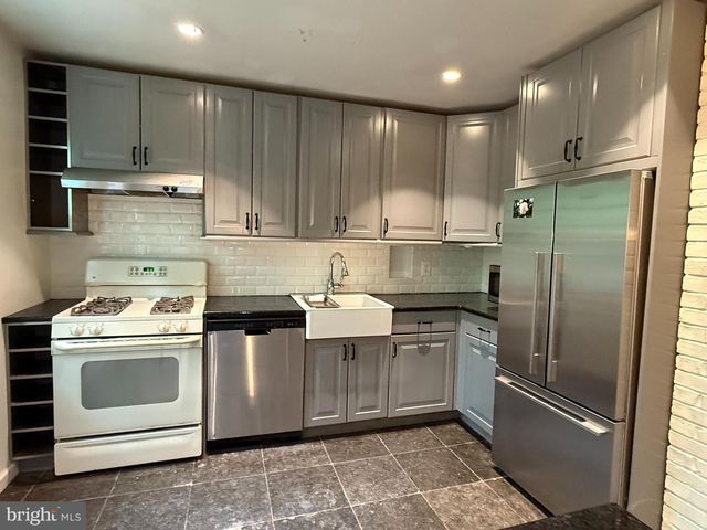 110 HAWKIN RD, Tabernacle, NJ 08088