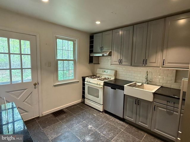 110 HAWKIN RD, Tabernacle, NJ 08088