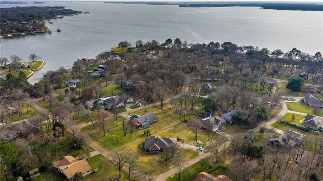 111 Havenwood Drive, Enchanted Oaks, TX 75156