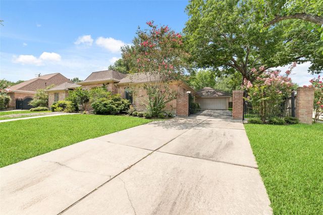 11838 Riverview Drive, Houston, TX 77077